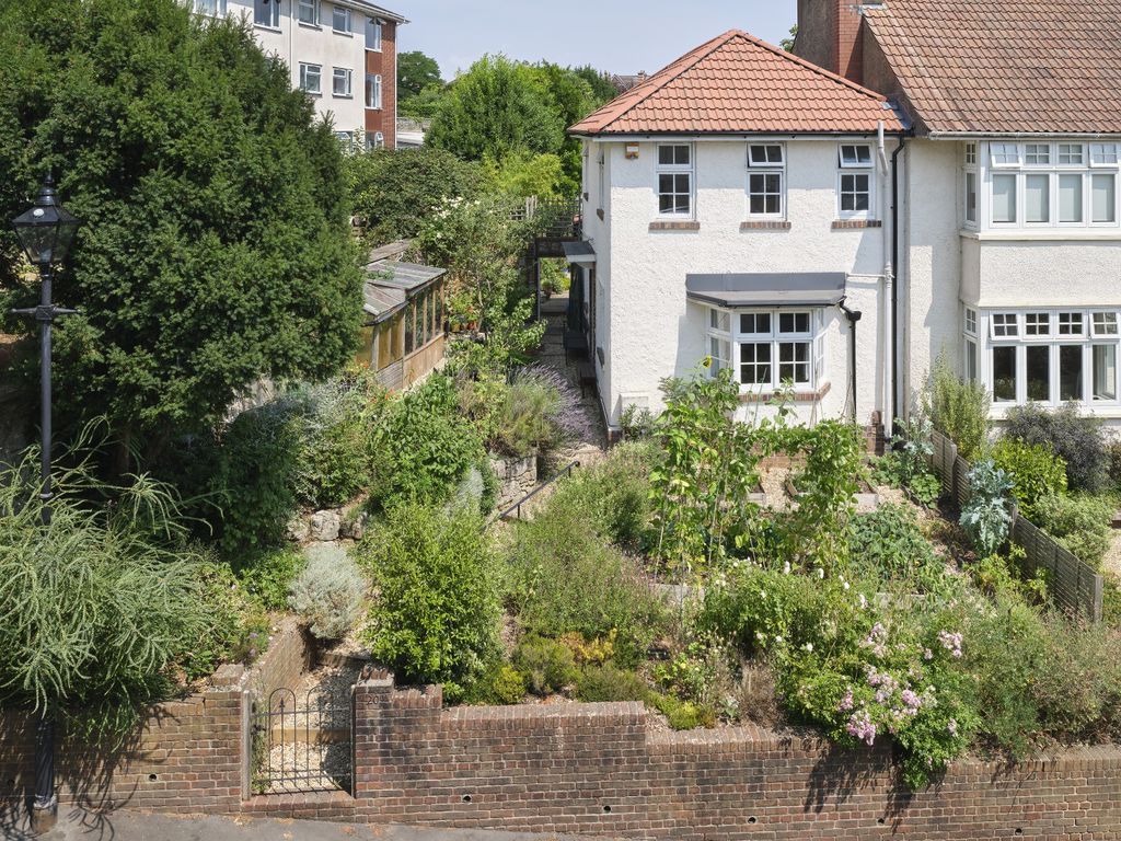 Property photo 1 of 16 External