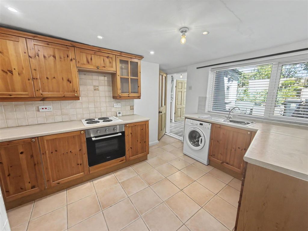 Property photo 3 of 14 Kitchen