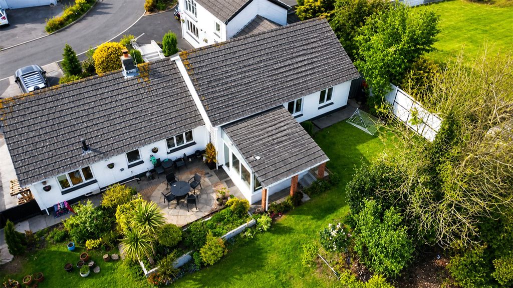 Property photo 2 of 33 Picture No. 48