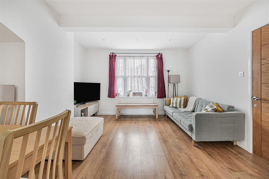 Property photo 1 of 10 6_82107.Jpg