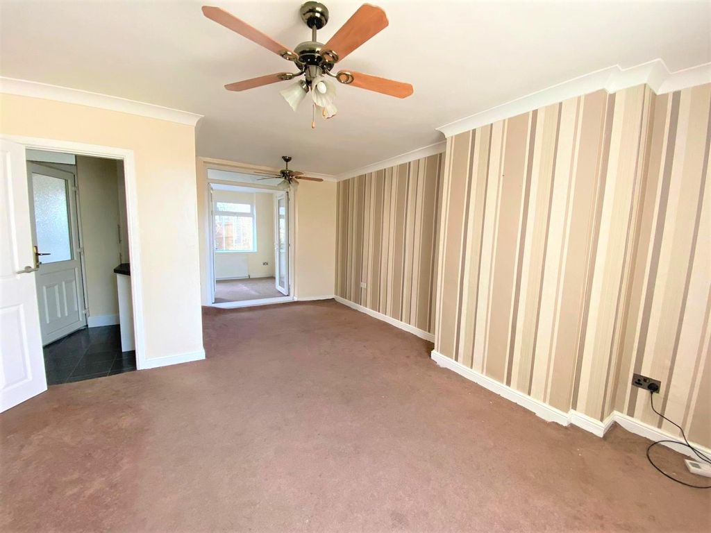 Property photo 2 of 19 Image