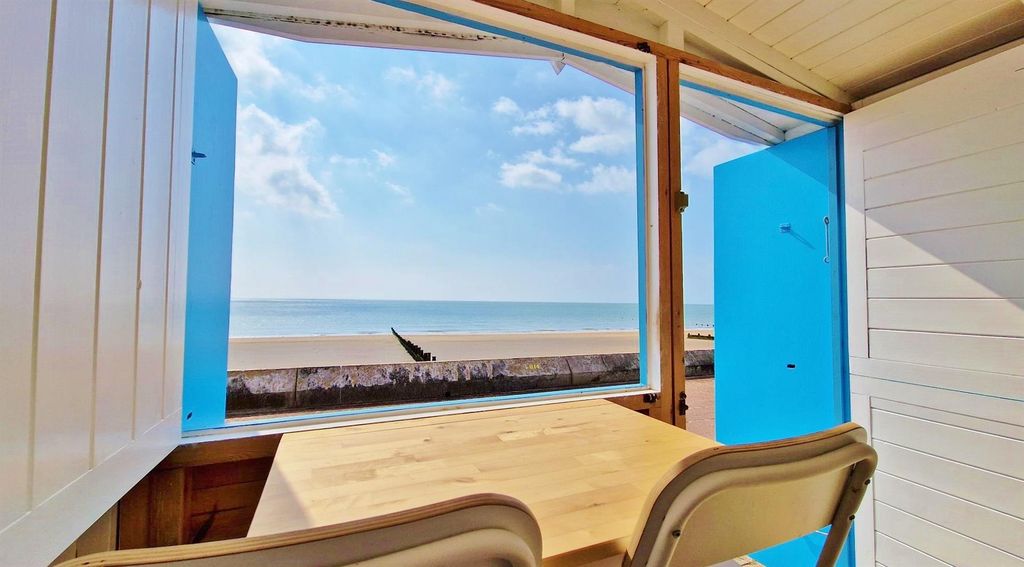 Property photo 3 of 9 Beach Hut