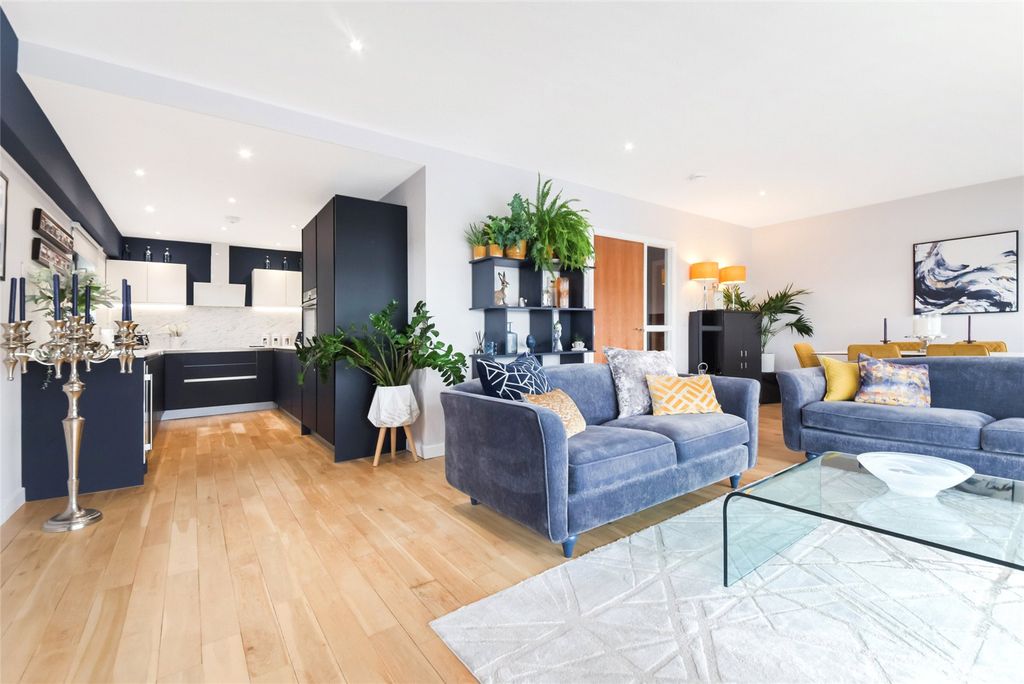 Property photo 2 of 25 Living Room