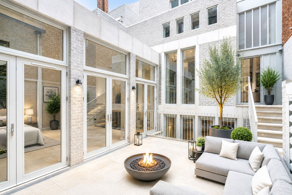 Property photo 3 of 9 Dilke Street - Ai...