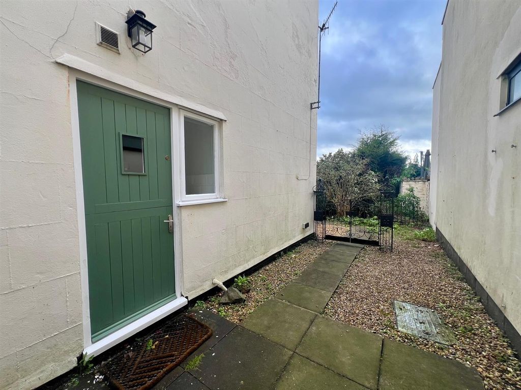Additional image 8 of 1 bed flat for saleWorcester Road, Malvern WR14