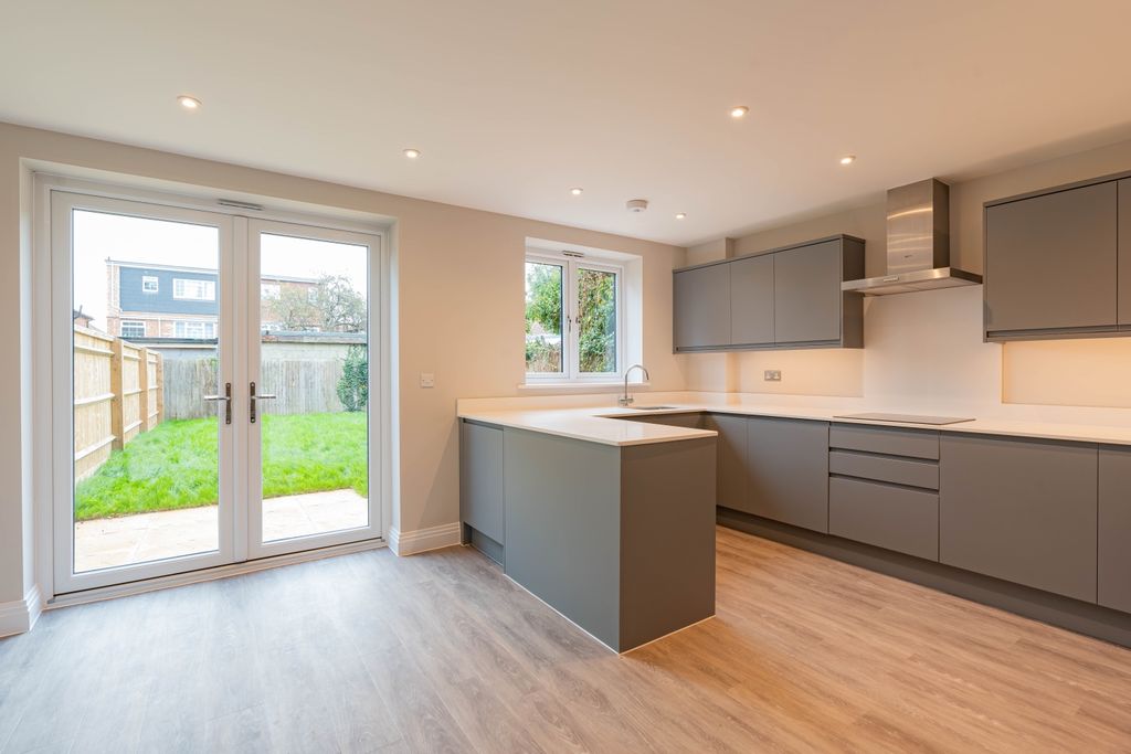 Property photo 3 of 16 8E Marshall Road-02338