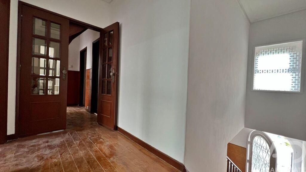 Property photo 2 of 39