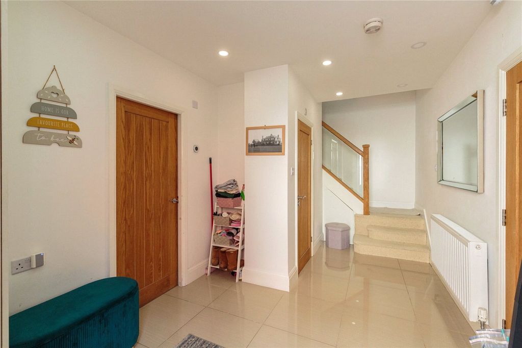 Property photo 3 of 22 Picture No. 14