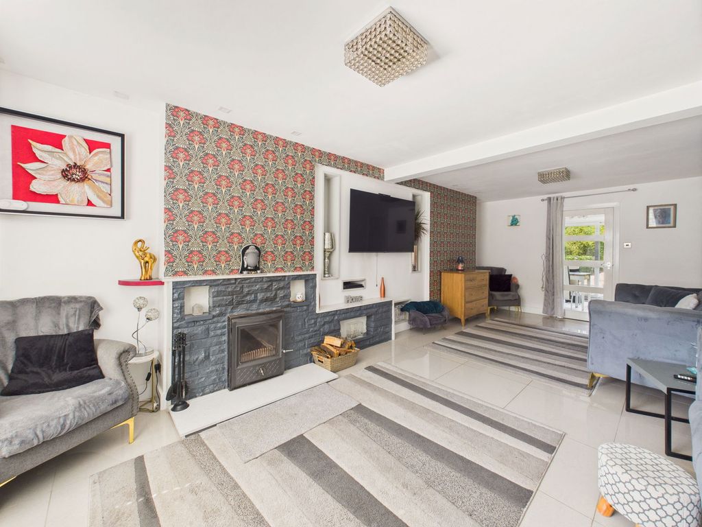 Property photo 3 of 25