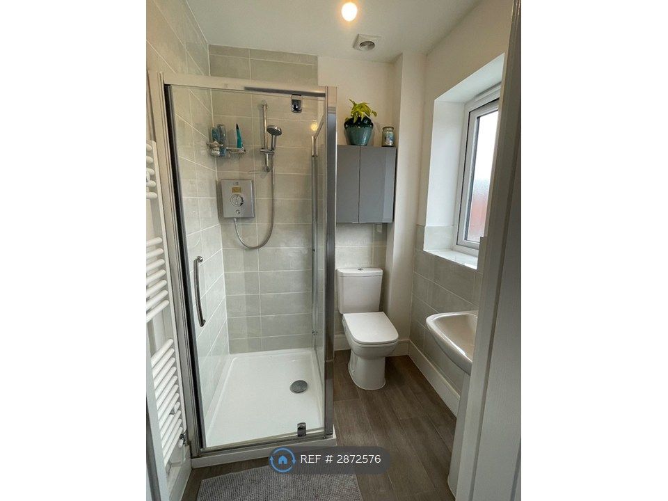 Property photo 2 of 8 En-Suite