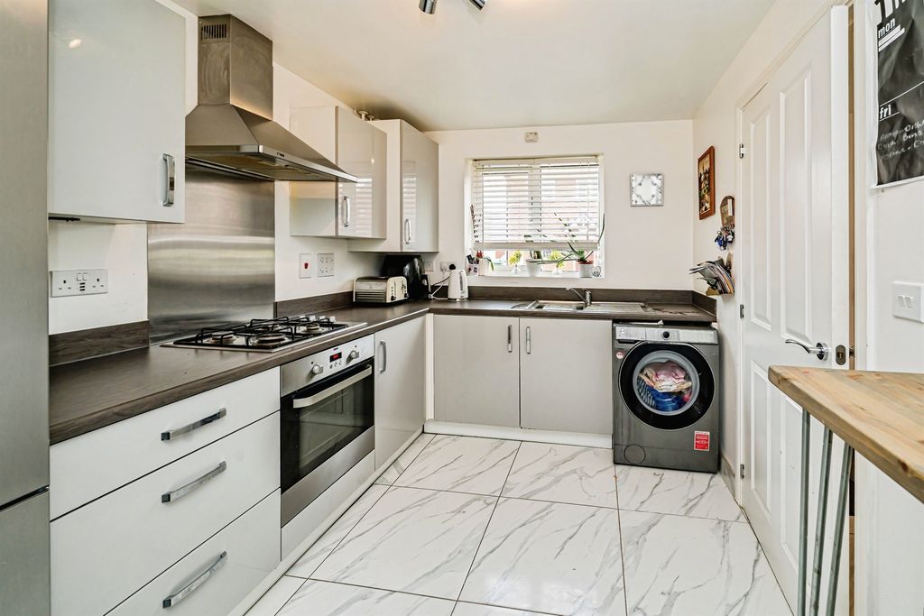 Property photo 2 of 16