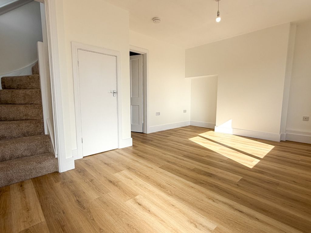 Property photo 3 of 19 5545509