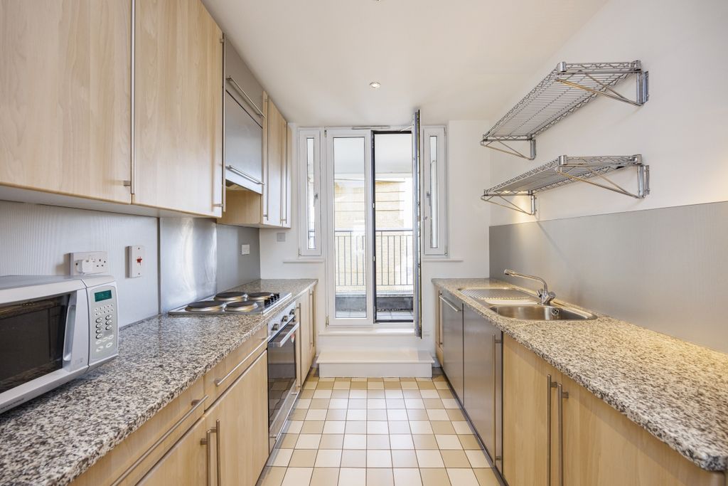 Property photo 3 of 19 Kitchen
