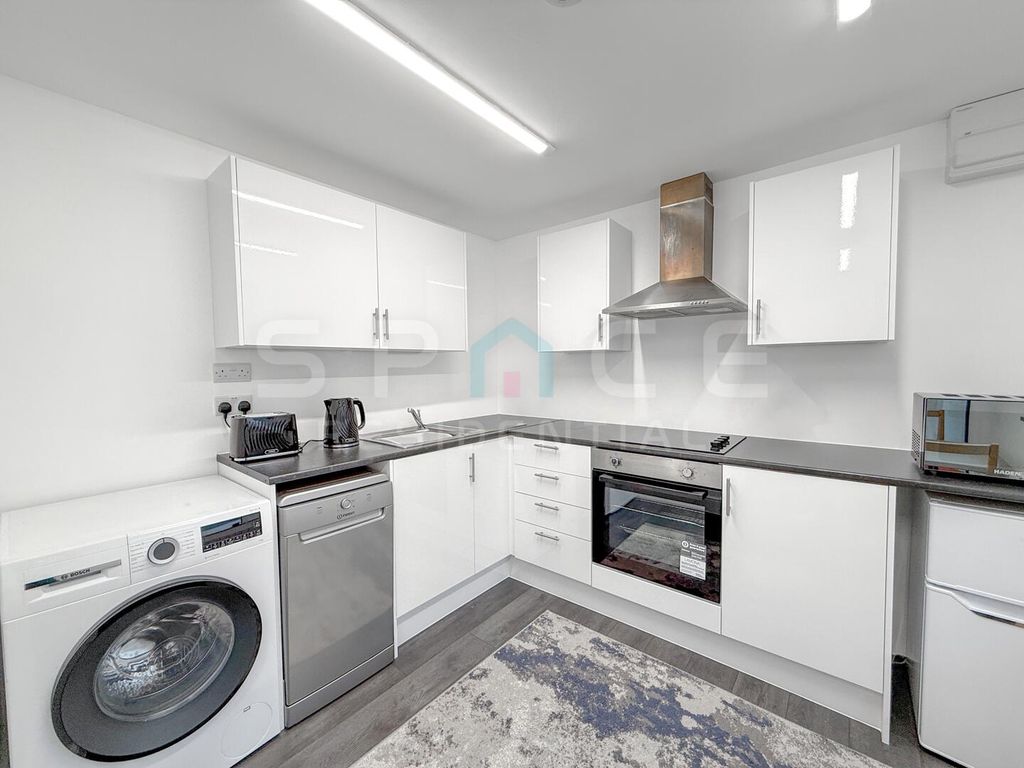 Property photo 1 of 7 Kitchen