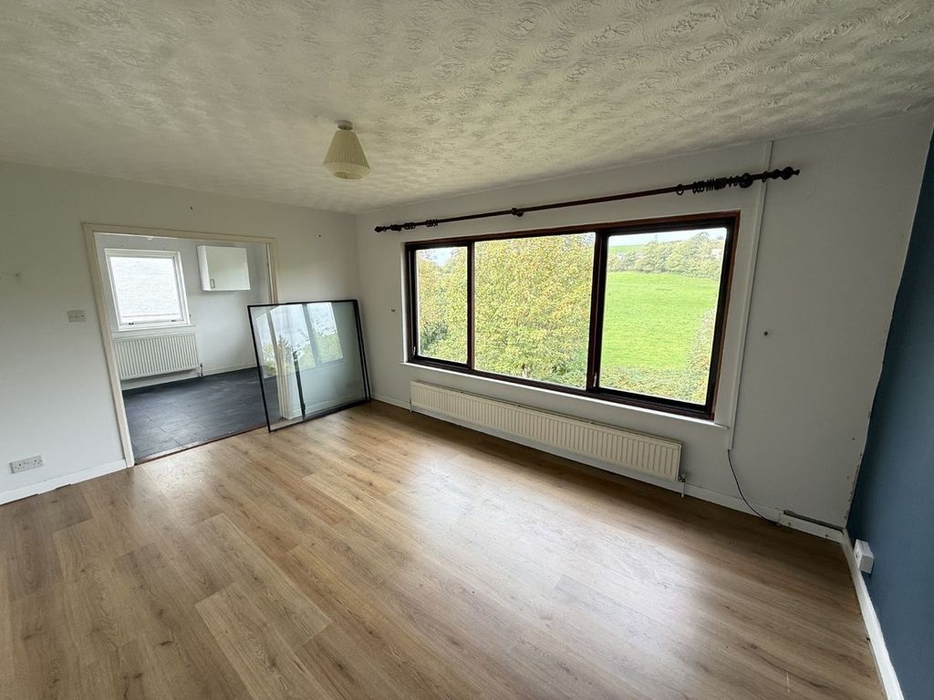 Property photo 3 of 28