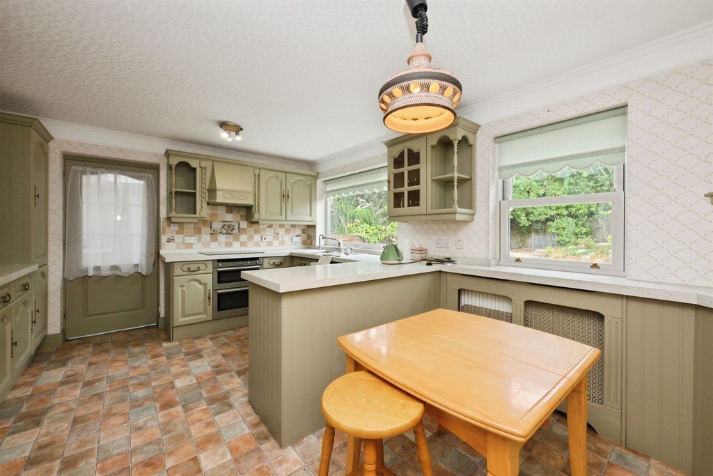 Property photo 2 of 23