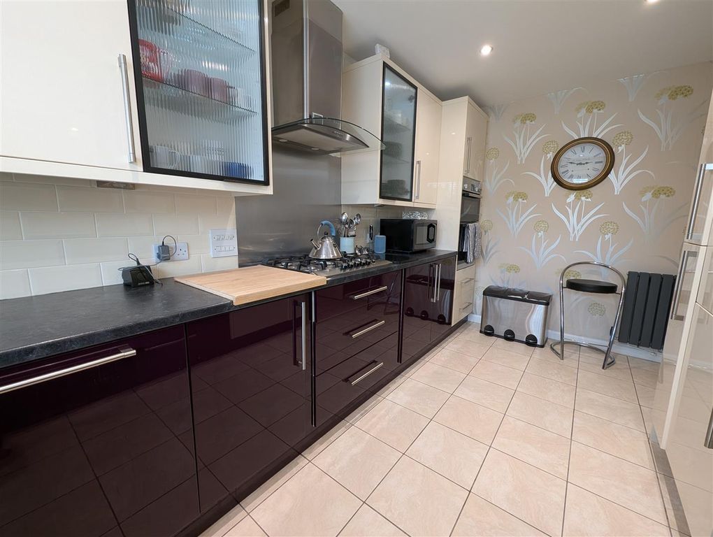 Property photo 3 of 15 Kitchen