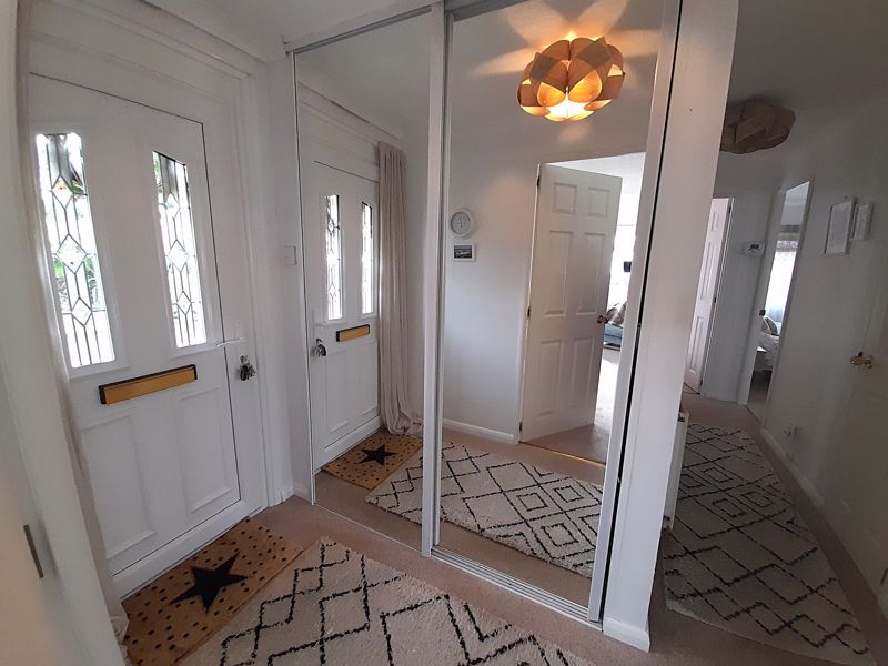 Property photo 3 of 19 Entrance Hall