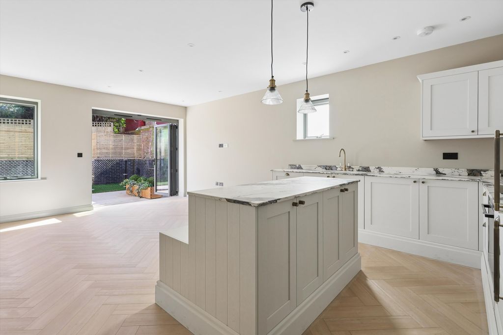 Property photo 1 of 11 Image