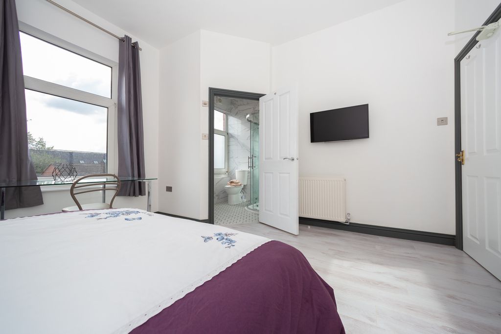 Property photo 3 of 45 Property Photo