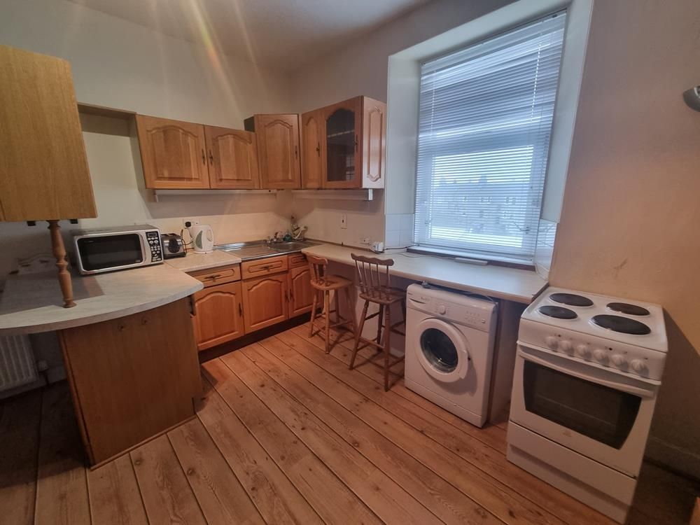 Property photo 3 of 6 Kitchen 4