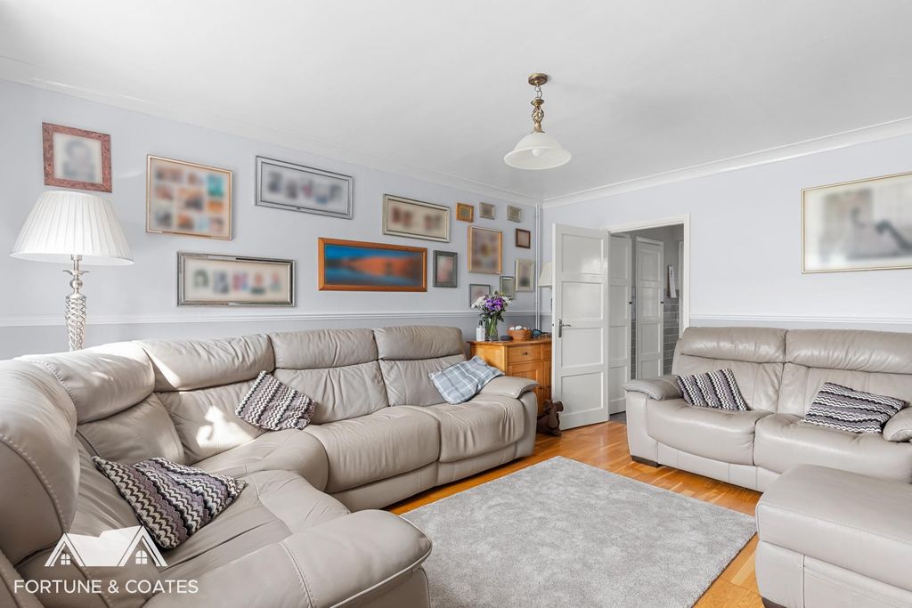 Property photo 2 of 18 Redlioncrescent_8.Jpg