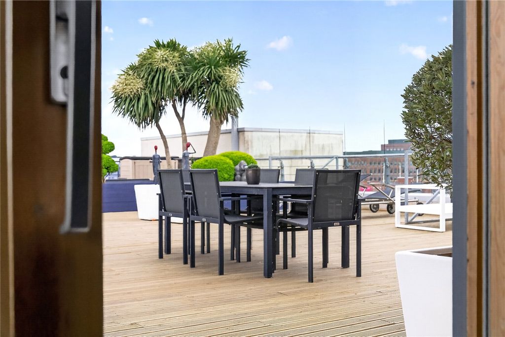 Additional image 14 of 3 bed flat for saleApartment 98, Balmoral Place, 2 Bowman Lane, Leeds, West Yorkshire LS10
