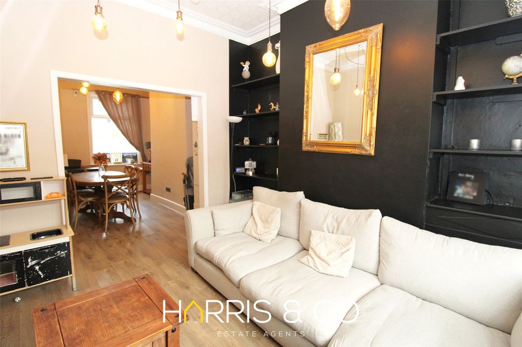 Property photo 3 of 18 Picture No. 06
