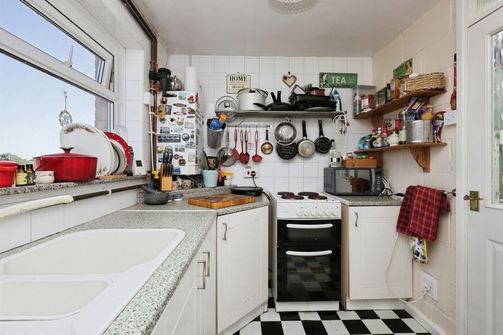 Property photo 2 of 11