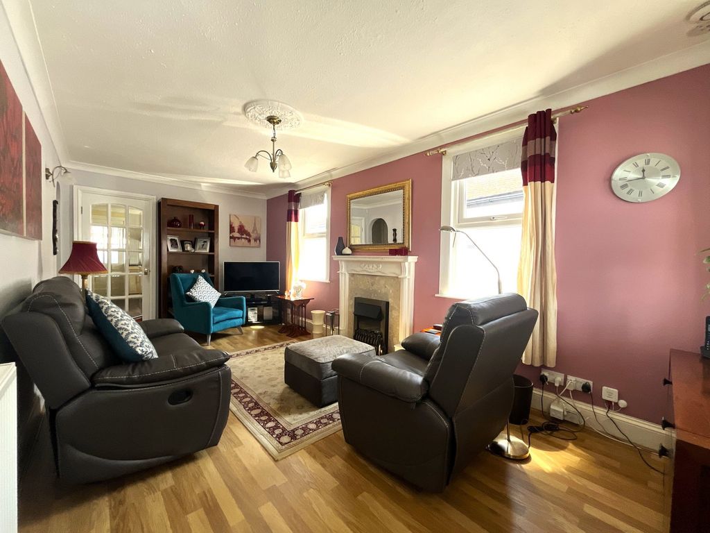 Property photo 3 of 25