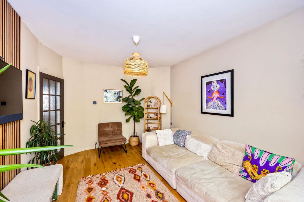 Property photo 3 of 18