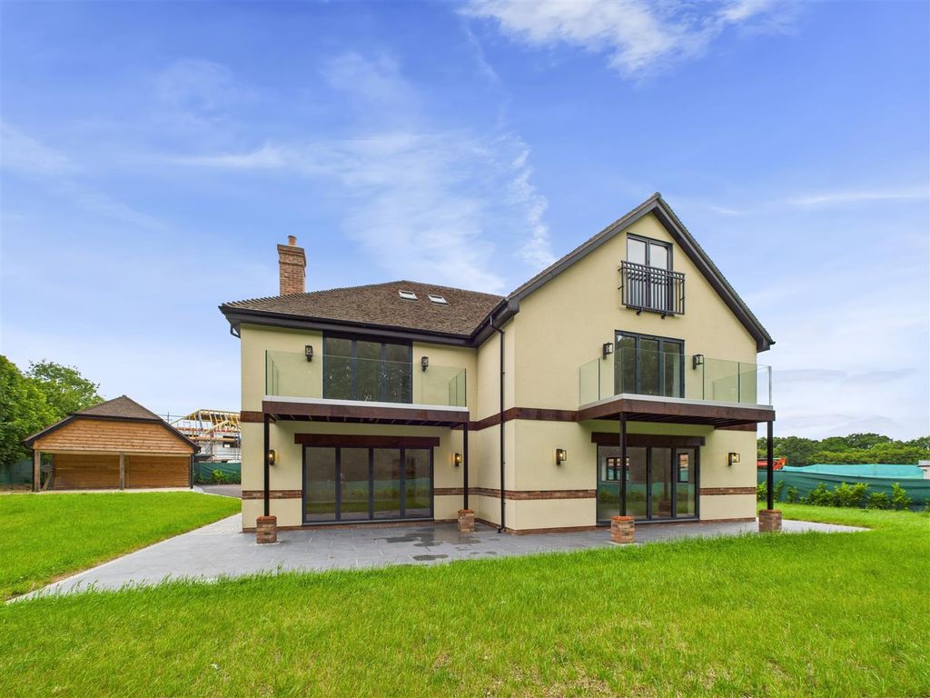 Property photo 2 of 20 18757172_237136773.Jpg