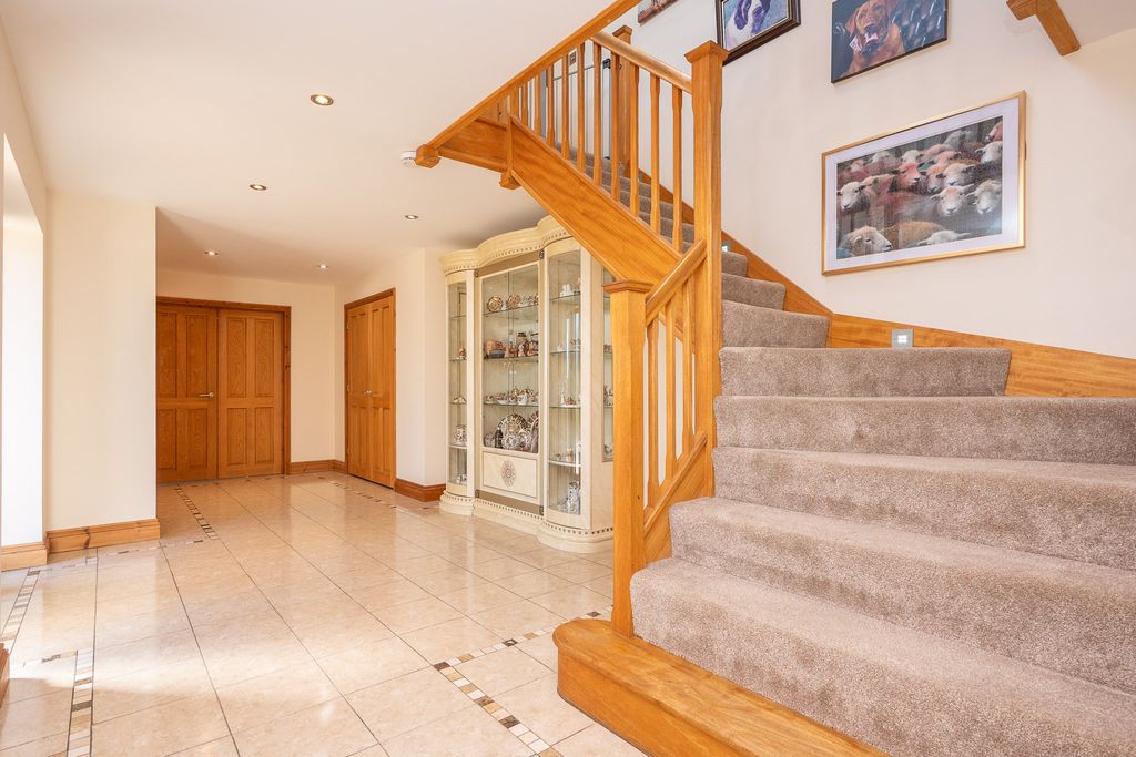 Property photo 1 of 30 Thepaddock,Holtroad,Woodnorton-23