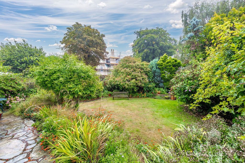 Property photo 3 of 13