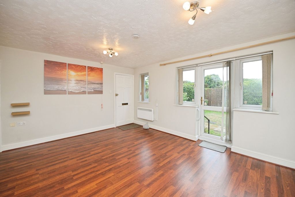 Property photo 1 of 14 Lounge