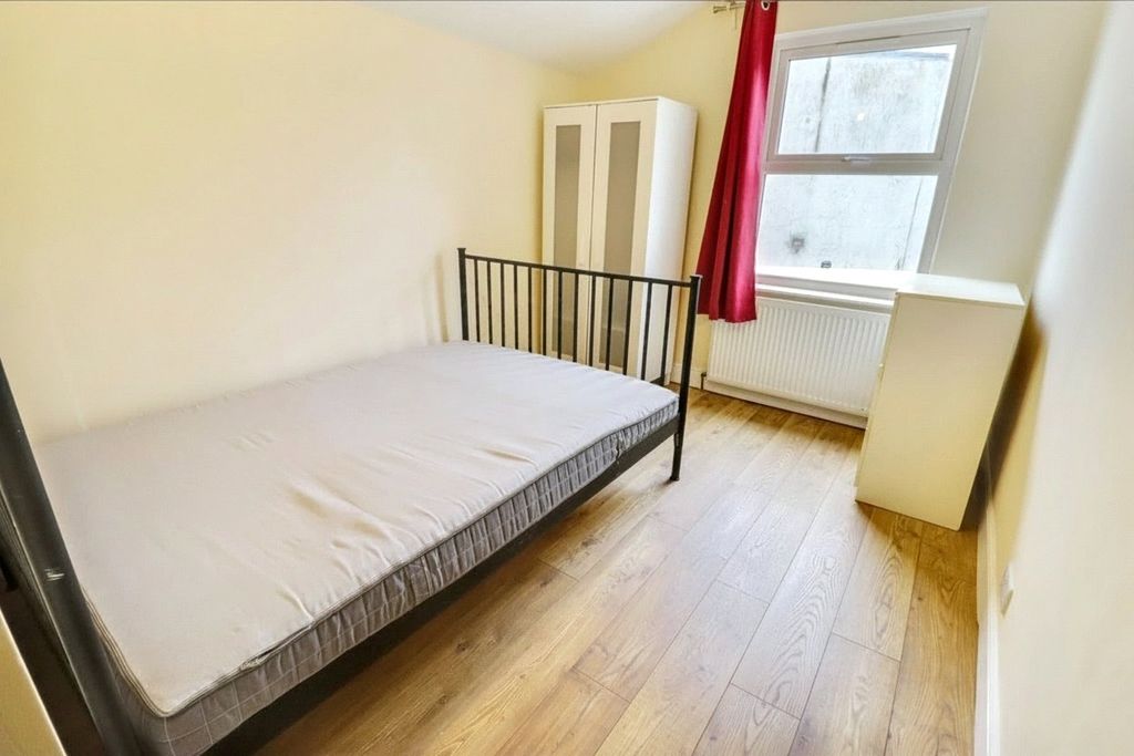 Property photo 2 of 12 Picture No. 31