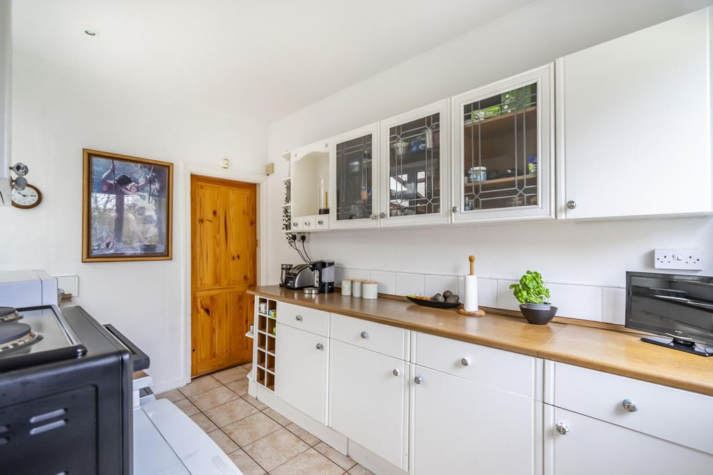 Property photo 3 of 19 Kitchen