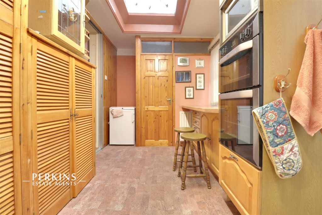 Property photo 2 of 9 Kitchen 2.Jpg