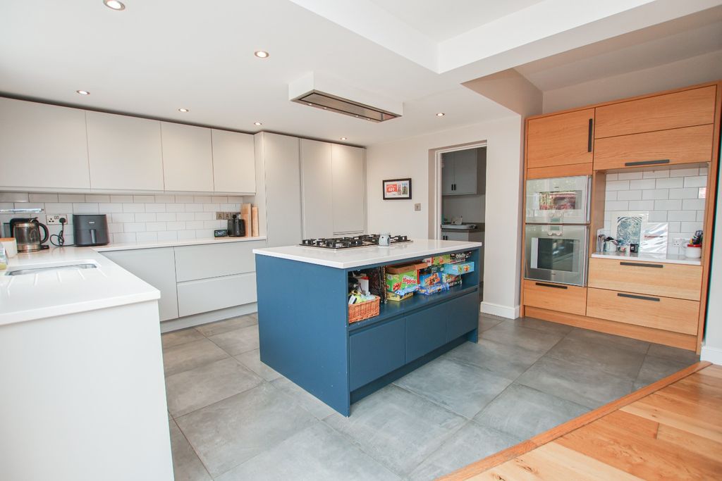 Property photo 2 of 22 5374562