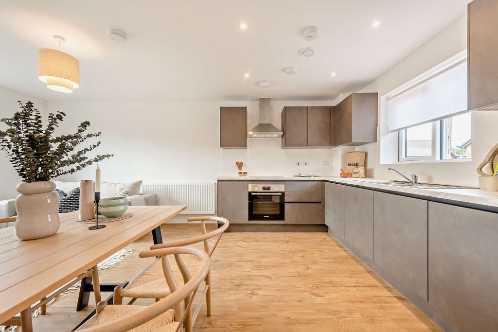 Property photo 3 of 7 8569802-Interior08-8