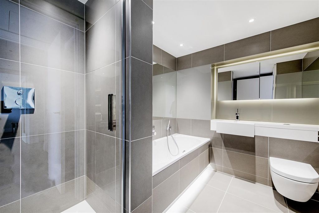 Property photo 2 of 13 Bathroom 2