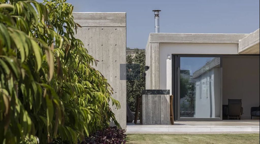 Property photo 3 of 26