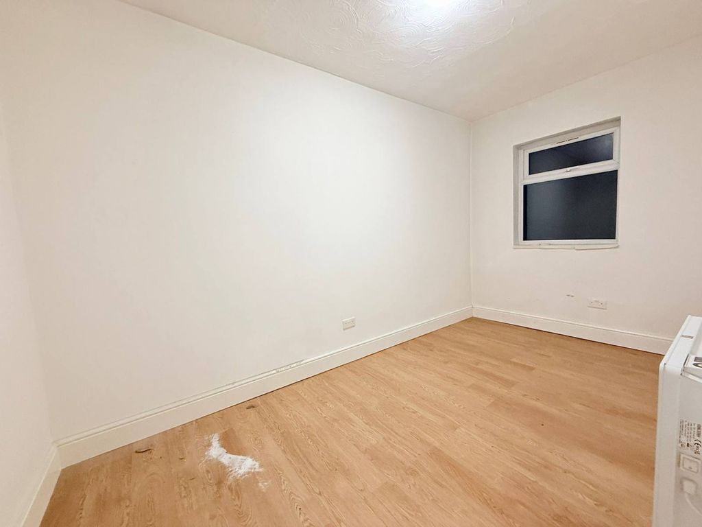 Property photo 3 of 8 Gallery