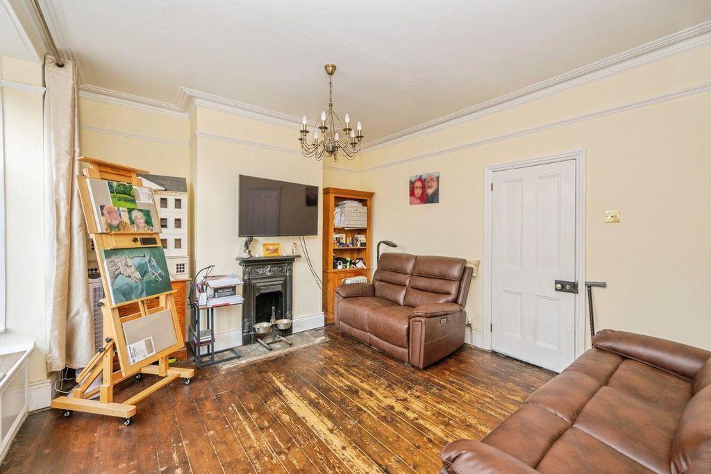 Property photo 3 of 21