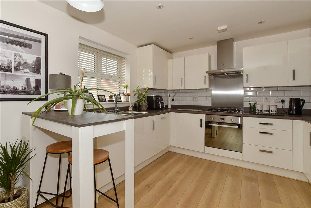 Property photo 2 of 10 Lounge/Kitchen