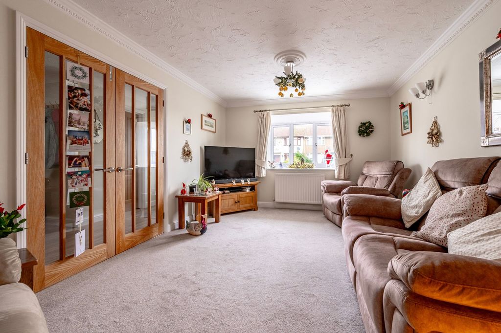 Property photo 2 of 23