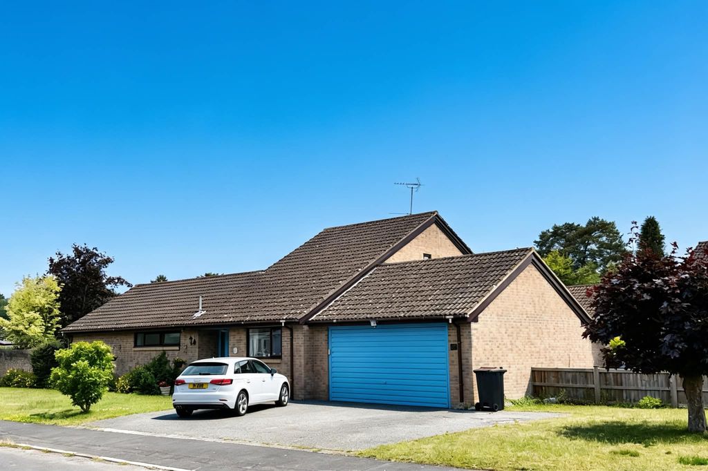 Property photo 1 of 20 Four Bedroom Detached Chalet House With Double Garage