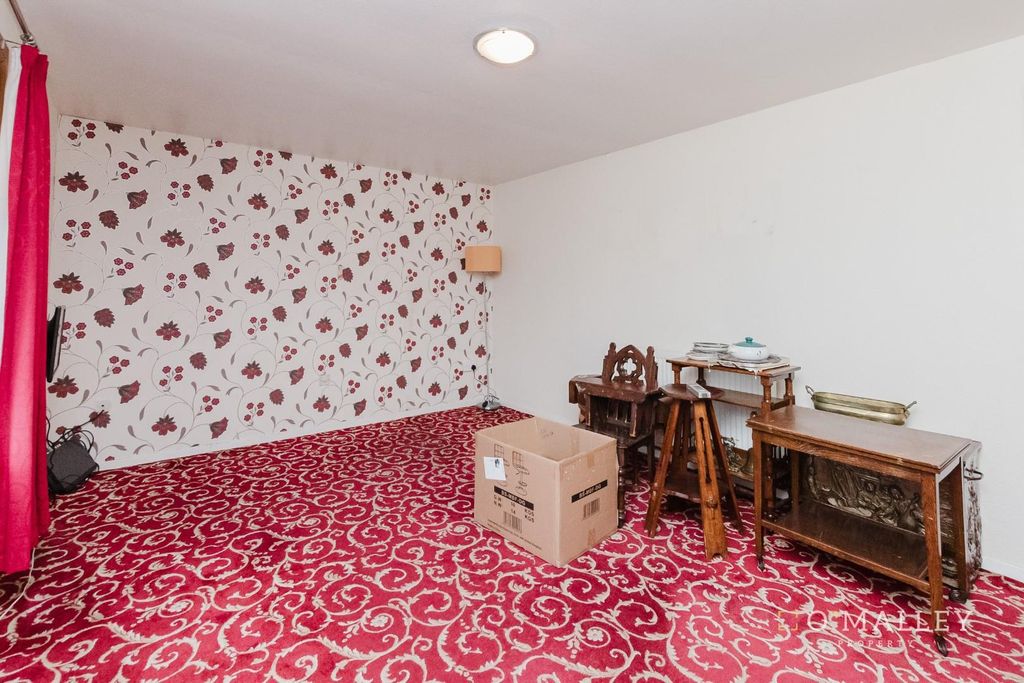 Property photo 3 of 11 Lounge