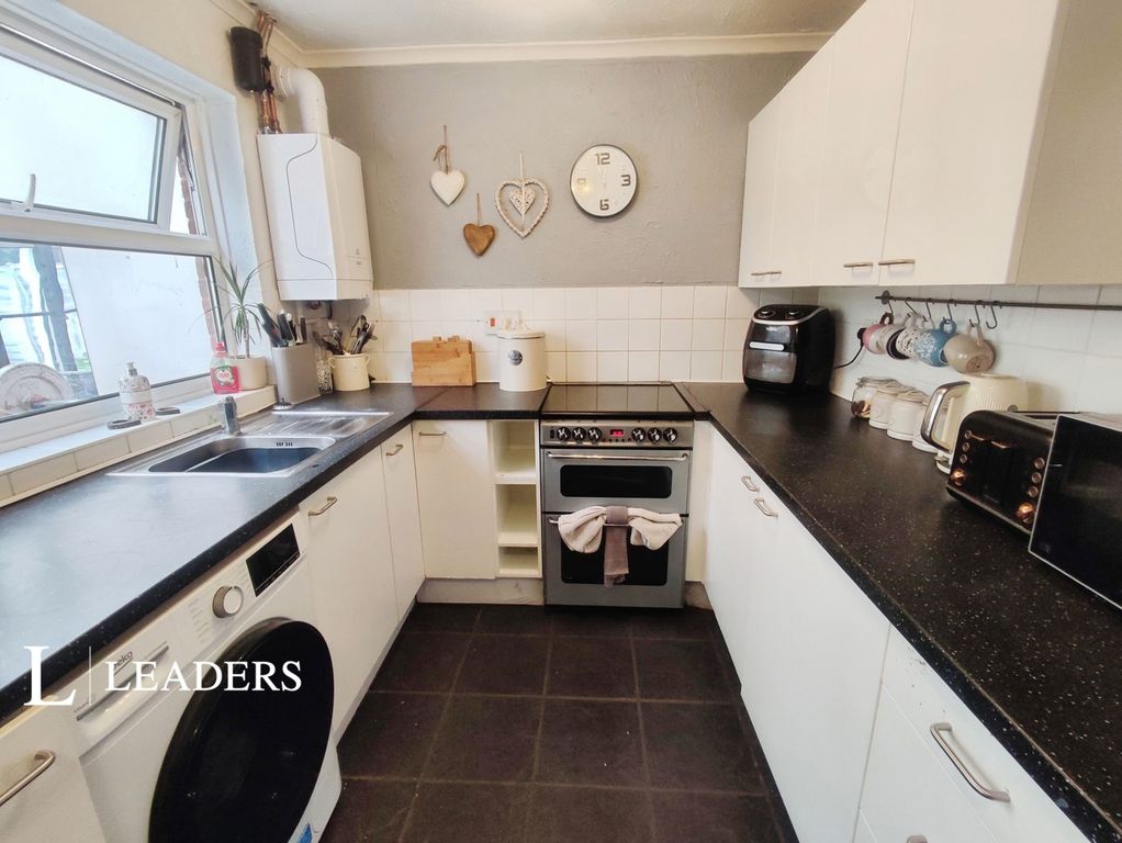 Property photo 3 of 13 Kitchen
