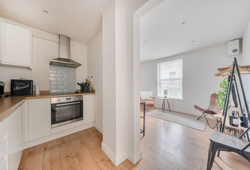 Property photo 2 of 14 1440470-10-6A1E9d...